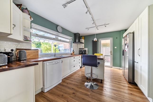 2, Heathfield Close, Eastleigh photo 3