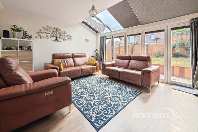 32, Repton Crescent, Reading photo 4