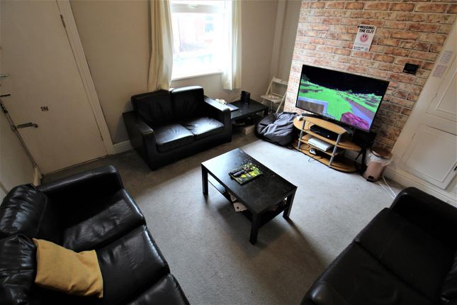 Hessle Place, Leeds photo 2