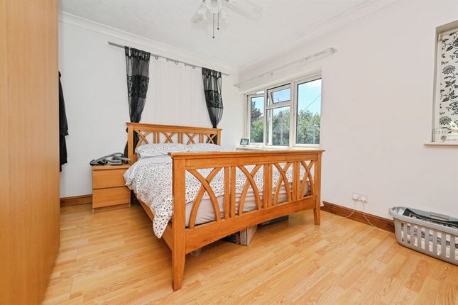 258, Leggatts Rise, Watford photo 2