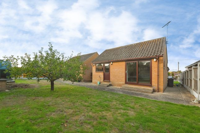 3-bed bungalow on Oakmead Road, Essex, £250,000