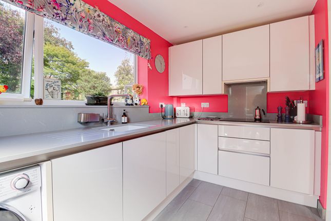 34, Holts Meadow, St. Albans photo 3