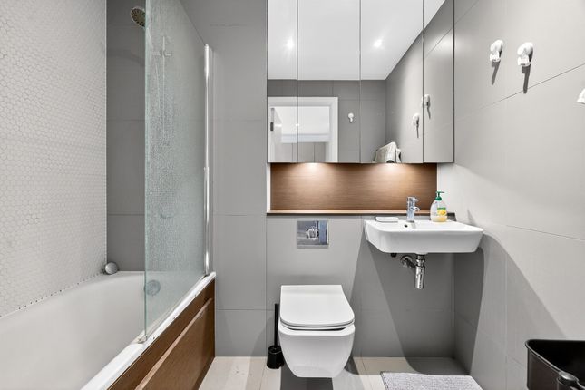 15, Westworth House, 1, Down Place, London photo 4