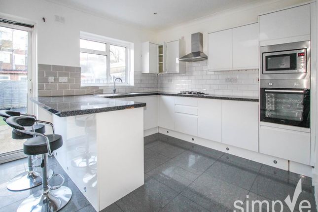 Carlyle Avenue, Southall Middlesex photo 2