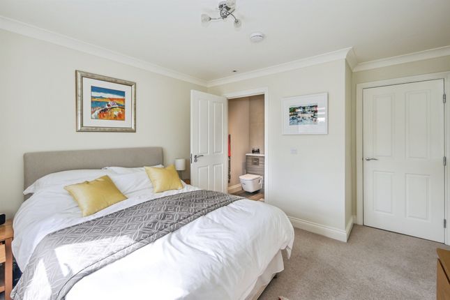 23, Albany Lane, Balsall Common photo 3