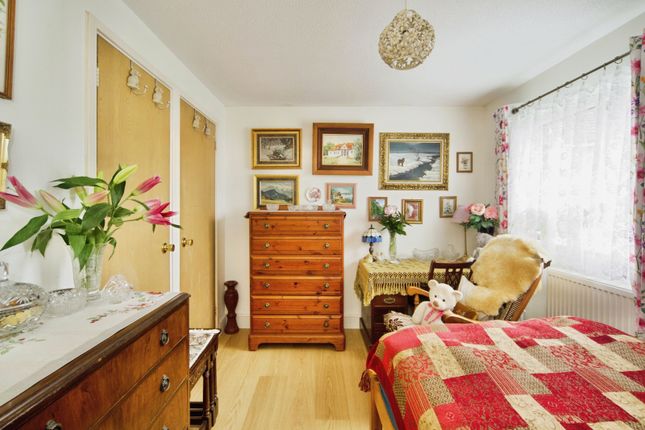 11, Mitchell Walk, London photo 4