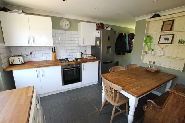17, Caroland Close, Smeeth photo 4