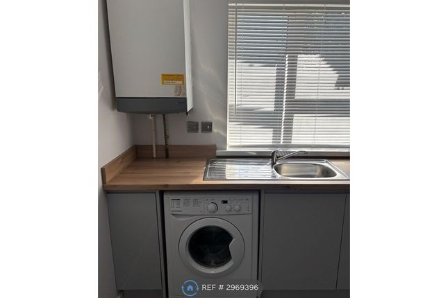 Flat, High Street Saltney, Chester photo 3