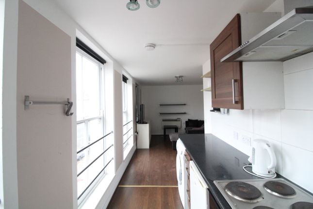2 bed flat to rent in High Road, Bruce Grove N17