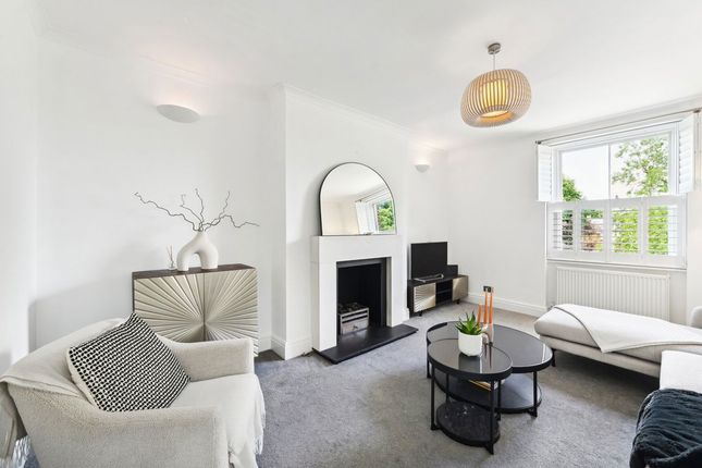 Flat 3, 19, Harvard Road, London photo 2