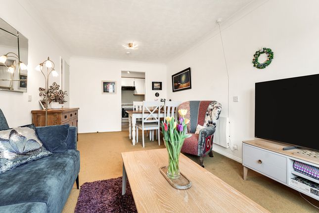 Flat Flat 27, The Chestnuts, West Street, Godmanchester photo 3