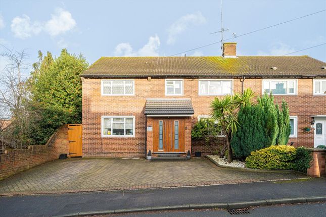 5-bed house on 1, Mulberry Close, Weybridge, £825,000