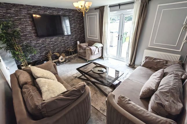 19, Bluebell Crescent, Walsall photo 2