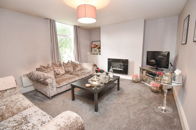2 Bed Flat To Rent In Peter Street Altrincham Cheshire