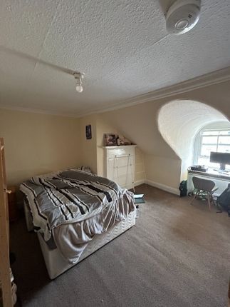 Flat to rent in Byres Road, West End, Glasgow
