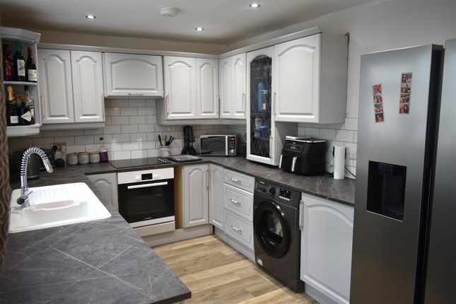 43, Newlands Avenue, Coalpit Heath photo 4