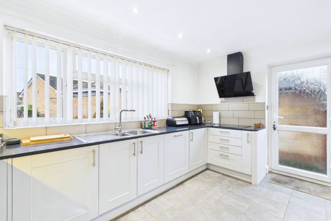 5, Wisteria Road, Peterborough photo 4