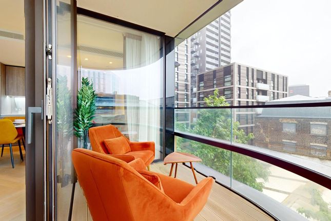 Flat to rent in Principal Tower, 2 Shoreditch High Street, London