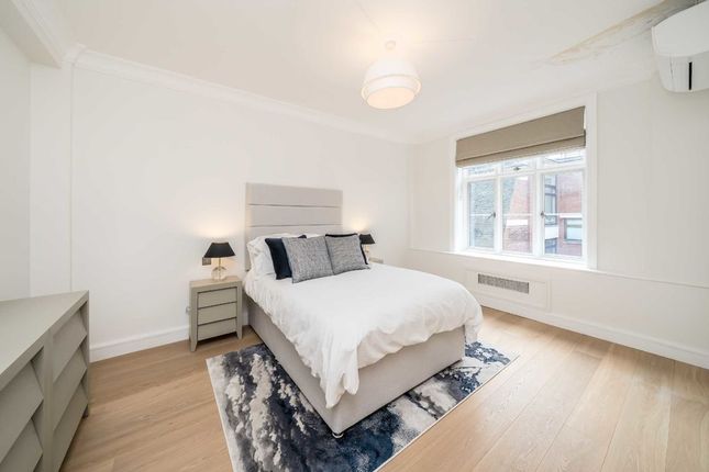 Flat to rent in South Audley Street, London