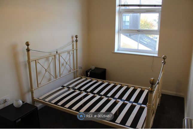Flat, Peel Villa Commercial Street, Morley, Leeds photo 5