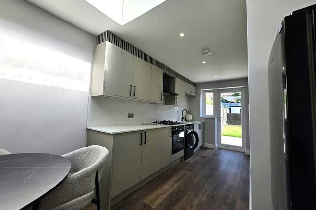 Flat 1, 127, Bellamy Drive, Stanmore photo 5