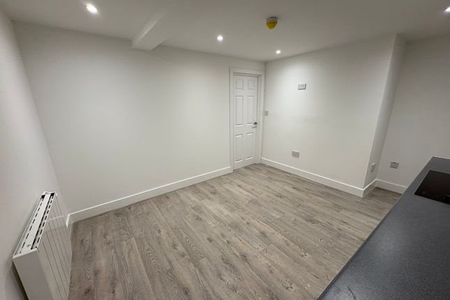 Flat 2, Sackville St, Bradford photo 3