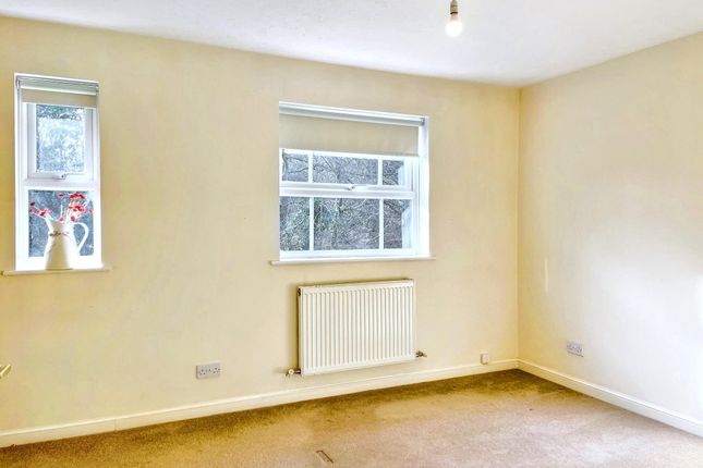 21 Cranmer Walk, Crawley photo 4