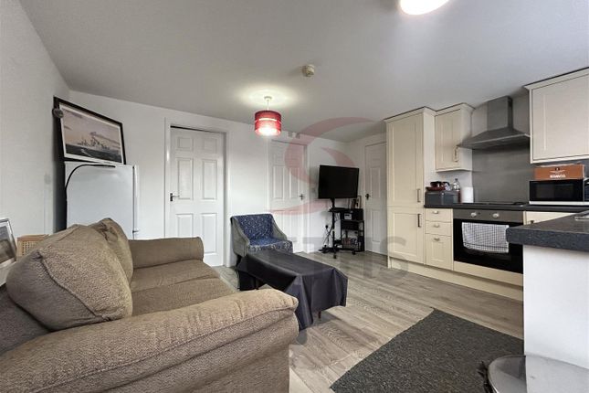 35, Braemar Close, Leicester photo 4