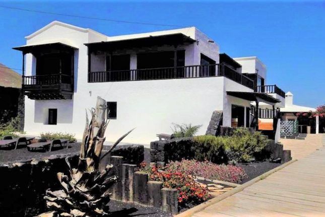 Thumbnail Villa for sale in Country Location, La Asomada, Lanzarote, 35572, Spain