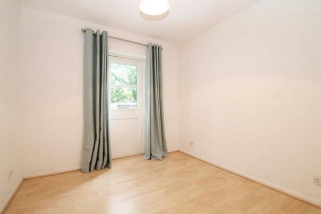 1, Carmel Close, Woking photo 3