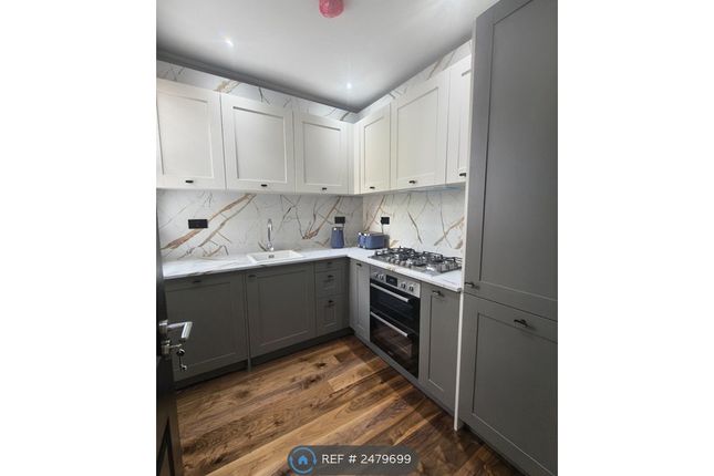 B Park Avenue, London photo 2