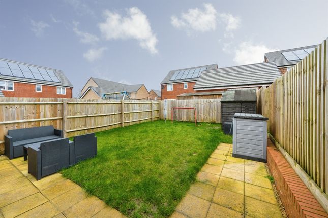 89, Skye Gardens, Dunstable photo 3