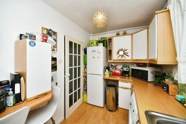 Flat for sale in Queensway, Brighton