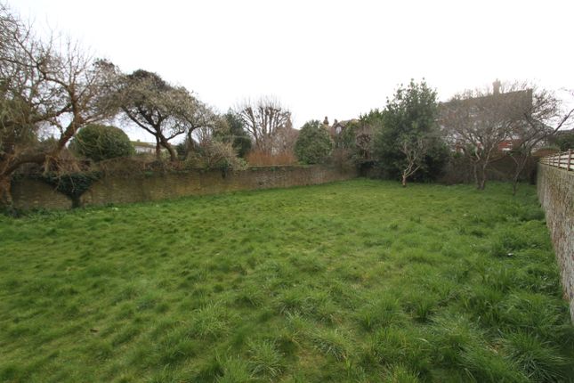 8, Ashburnham Gardens, Eastbourne photo 2