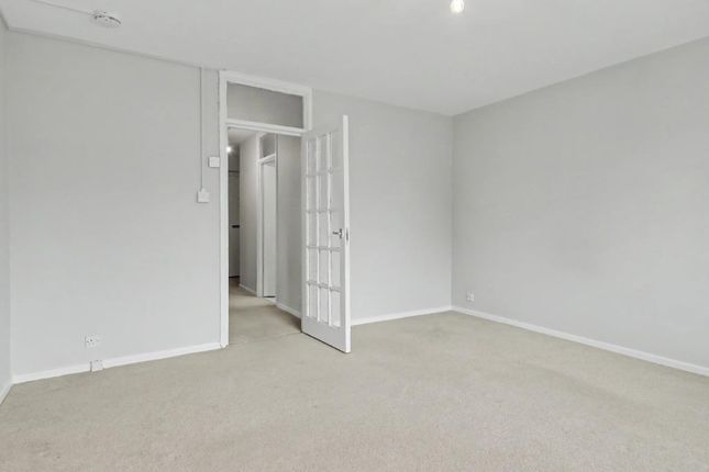 8 Oakbank, Watling Street, Radlett photo 4