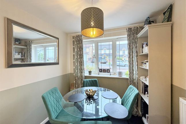 7, Copper Beech Drive, Stalybridge photo 4