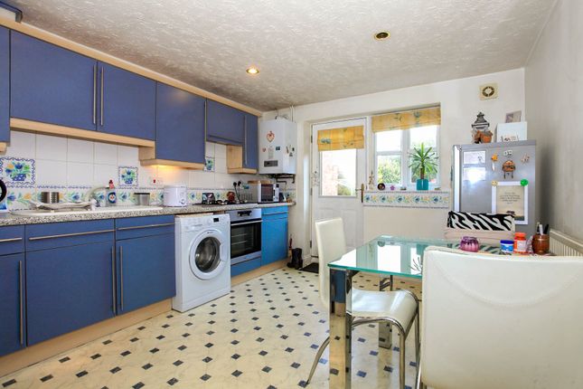 165, Meadenvale, Peterborough photo 4