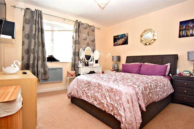 Flat 16,, Wells Crescent, Chelmsford photo 5
