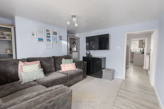 38 Maypole Road, East Grinstead photo 3