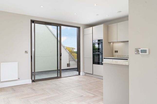 Flat 14, 1 Smitham Bottom Lane, Purley photo 2