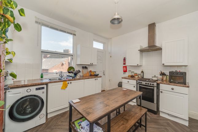 32 Junction Road, Sheffield photo 2