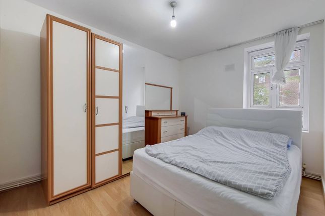 Flat for sale in Runnymede House, Hackney, London