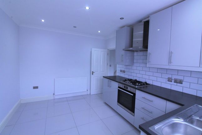 Flat to rent in Chesterfield Road, Enfield