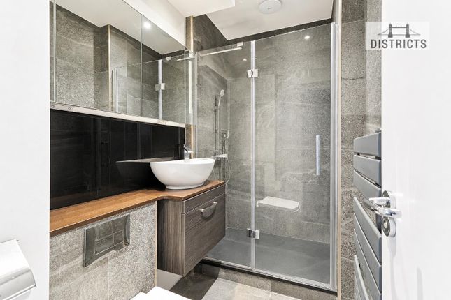 55 Jetty Court, Old Bellgate Place, London photo 4