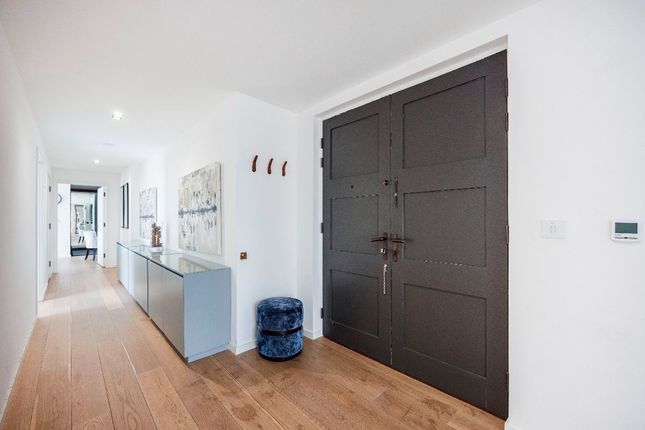 Flat to rent in Landau Apartments, Fulham