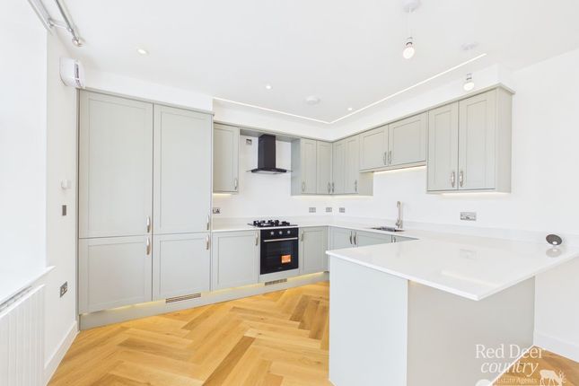 Apartment 2, Irnham Court, Townsend Road, Minehead photo 2