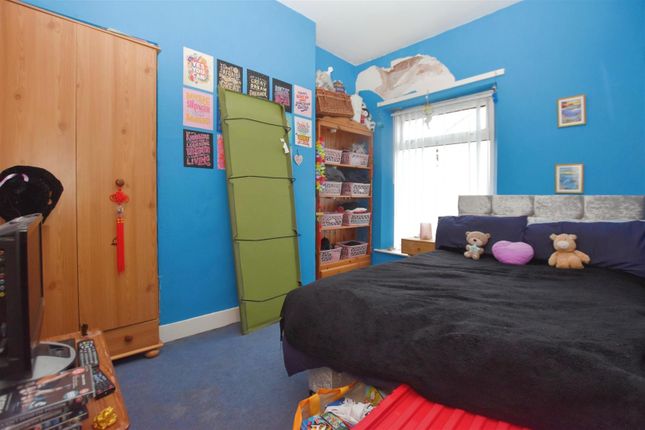 End terrace house for sale in Cadogan Street, Hull