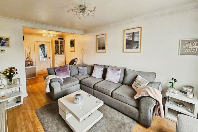 40, Oakapple Close, Bedlington photo 2
