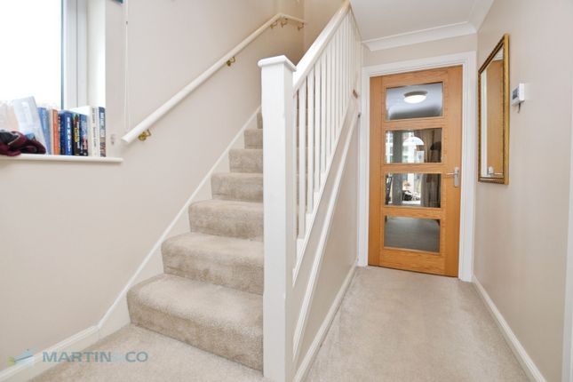 9, Candlerush Close, Woking photo 4