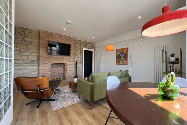 Apartment 3, Laurel Bank, Main Street, LEEDS photo 4